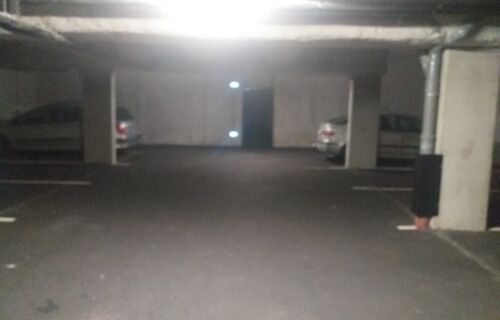 Place parking voiture moto surveillance