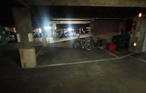 Parking en face de l'arrêt de métro La Motte Piquet Grenelle.