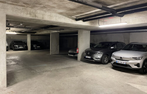 Place de parking privée (Immeuble surveillé, accès 24h/24 avec un bip) sur Clichy 92110