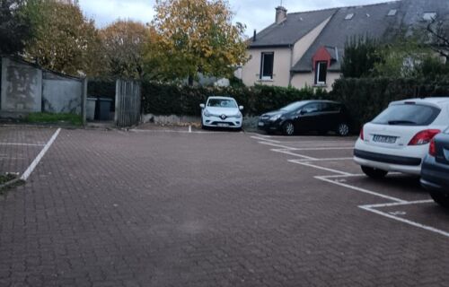 Parking près de l'hôpital du Mans