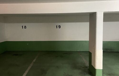 Parking 13 rue du delta 75009