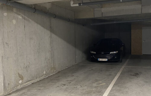 2 places - parking sous terrain - tours nord