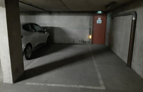 Parking en sous-sol pour une voiture ou 3 scooters
