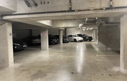 PARKING A LA LOCATION SECTEUR PORT MARIANNE.