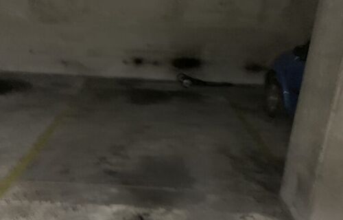 Parking près du périphérique, Clichy/barrière 17eme