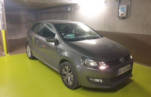 Parking avec double porte près du ReR E/A