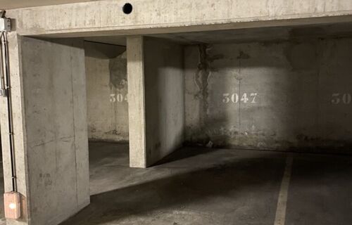 Place parking souterrain proche la défense