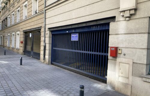 Place parking souterrain proche la défense