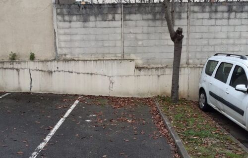 Parking proche du RER B Croix de Berny à Antony