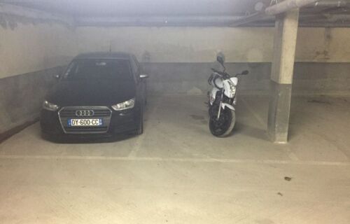 Parking à côté du cinéma de Domont