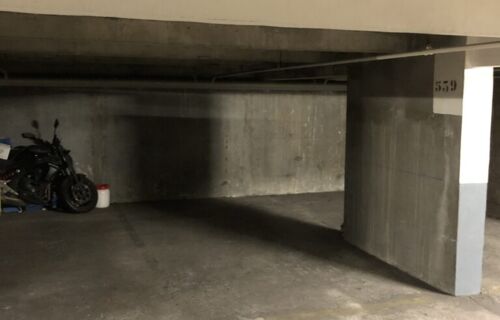 Place de parking en sous sol parc Monceau