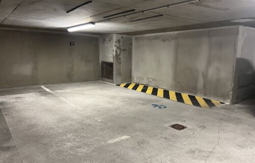 Parking situé à Asnieres