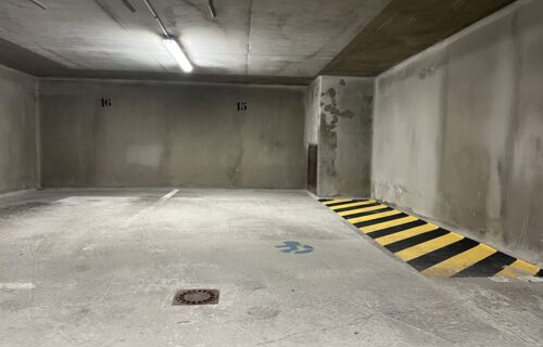 Parking situé à Asnieres