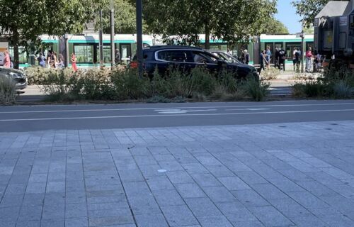 Parking en face du terminus du tram 2