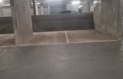 Parking près du métro les Agnettes