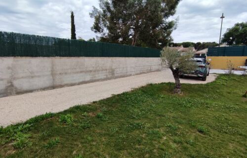 Place dans jardin fermé à 11 min de la gare TGV d'Aix en Provence et 8min de l'aéroport Marseille Provence