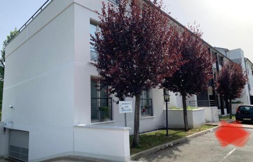 Place de Parking près de la Mairie du Port-Marly