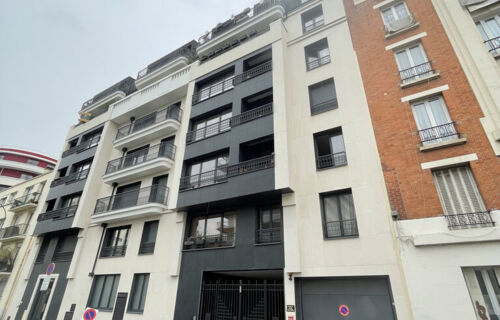 Place de parking privée (Immeuble surveillé, accès 24h/24 avec un bip) sur Clichy 92110