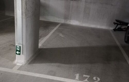 Place parking proche zone commerciale Pontault-Combault