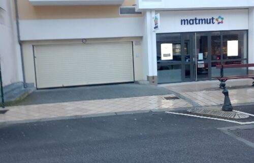 Loue BOX 13 m2 dans hypercentre et à 200 m de la gare de RAMBOUILLET