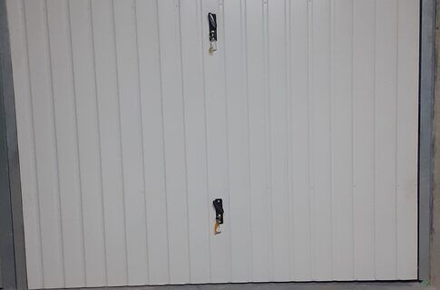 Loue BOX 13 m2 dans hypercentre et à 200 m de la gare de RAMBOUILLET