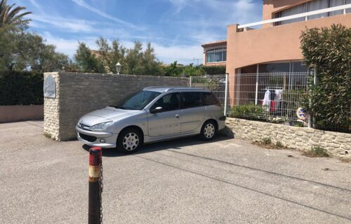 Place de parking en bord de mer.  5 min plage et port de Carro