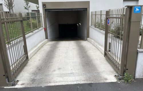 Parking prés de la gare Garges- les - Gonesse