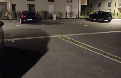 Place de parking près de l'aéroport de Carpiquet