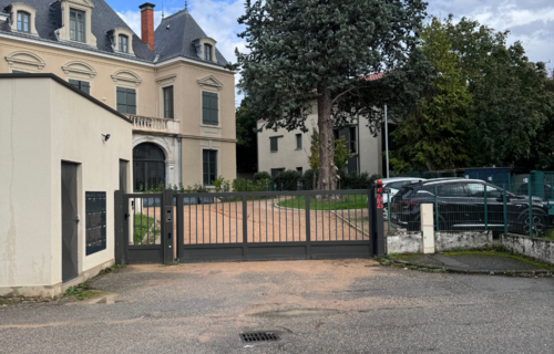Place de parking à louer à Écully – Sécurisée 24h/24