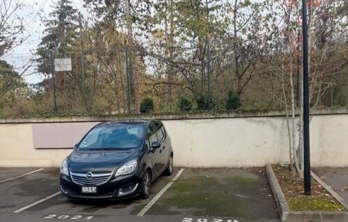 🚗 Location de parkings sécurisés – À 5 minutes de la gare de Bièvres