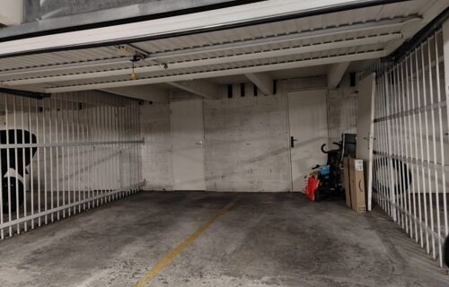Parking couvert dans box fermé près de la gare d'Antibes