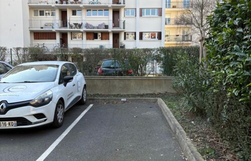 Emplacement parking privé extérieur sécurisé dans résidence à Vincennes