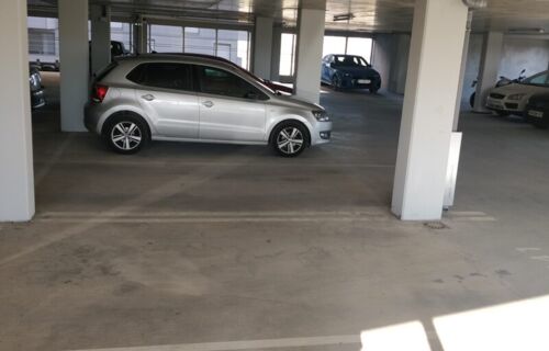 Parking sécurisé quai de Brazza