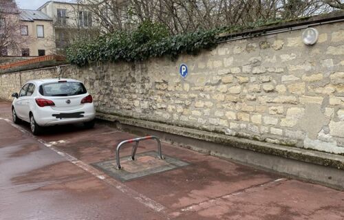 A louer : Place de parking située dans le secteur Gare RER A dans les bas de Chatou.