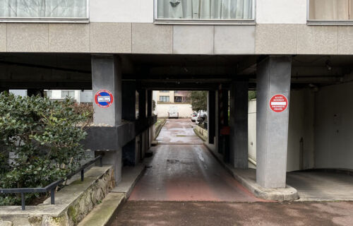 A louer : Place de parking située dans le secteur Gare RER A dans les bas de Chatou.