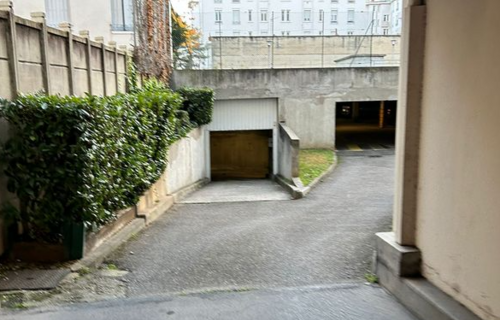Place stationnement - A côté Piscine Garibaldi - Part dieu