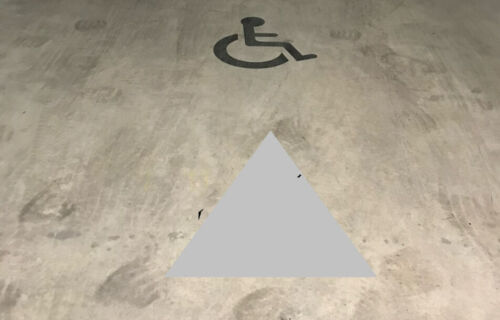 Grand Parking dans résidence sécurisée très bien situé