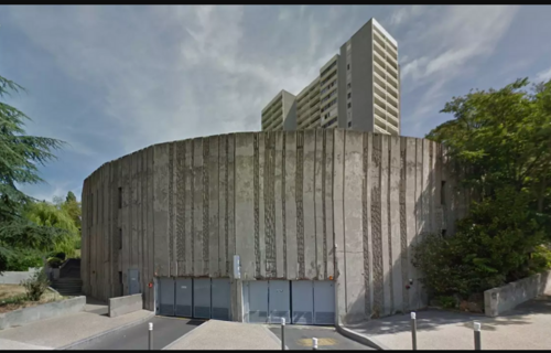 Place de parking dans un parking couvert et sécurisé