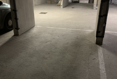 Place de parking en sous sol avec vidéo protection et gardien