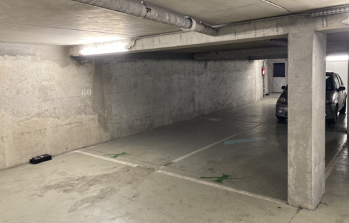 Place de parking proche de la Rotonde Stalingrad