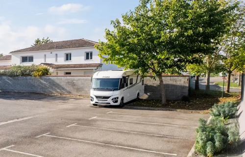 Place parking extérieure Papus (rue de la Touraine, 31100 Toulouse) Mirail, près de la rocade, Faourette et route de Seysses