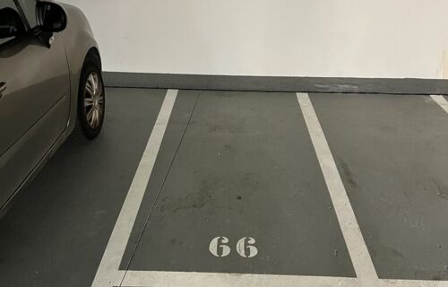 Place moto sous résidence (66)