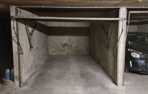 Paris 7e – Box fermé 5,50 x 2,20 m – Résidence de standing (Necker)