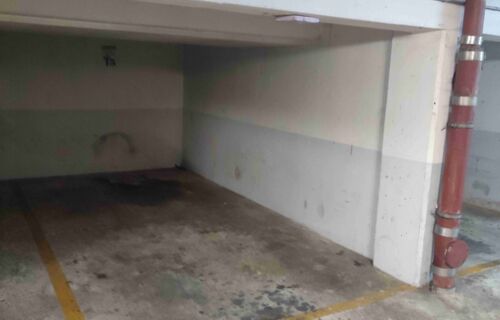Location place parking proche gare noisy Champ