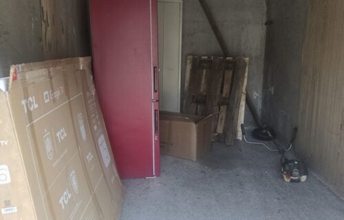 Garage Box près de l'arret metro gorge de loup