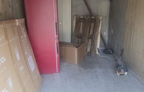 Garage Box près de l'arret metro gorge de loup