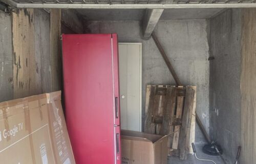 Garage Box près de l'arret metro gorge de loup