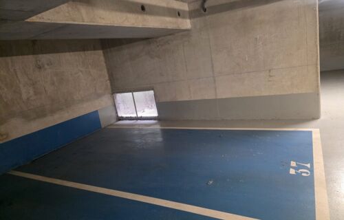 PARKING EN SOUS-SOL FERMÉ À LOUER - NEUILLY-SUR-MARNE