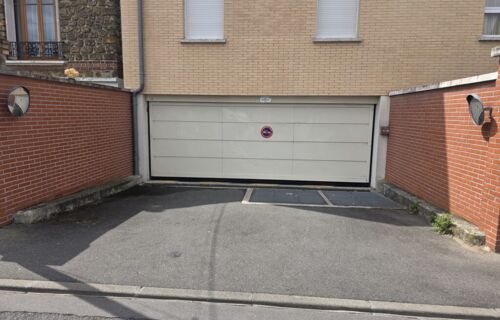 PARKING EN SOUS-SOL FERMÉ À LOUER - NEUILLY-SUR-MARNE