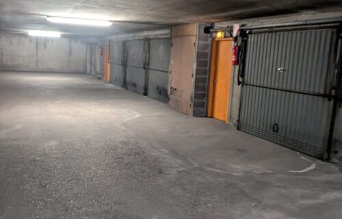 Parking box fermé et sécurisé